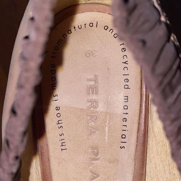 Terra Plana Beige Brown Ruffled Trim Round Toe Heels Womens Size 39/8.5 - Picture 7 of 8